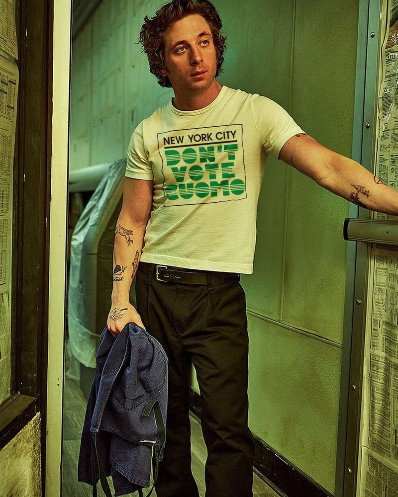 Jeremy Allen White wearing a Don't Vote Cuomo t shirt