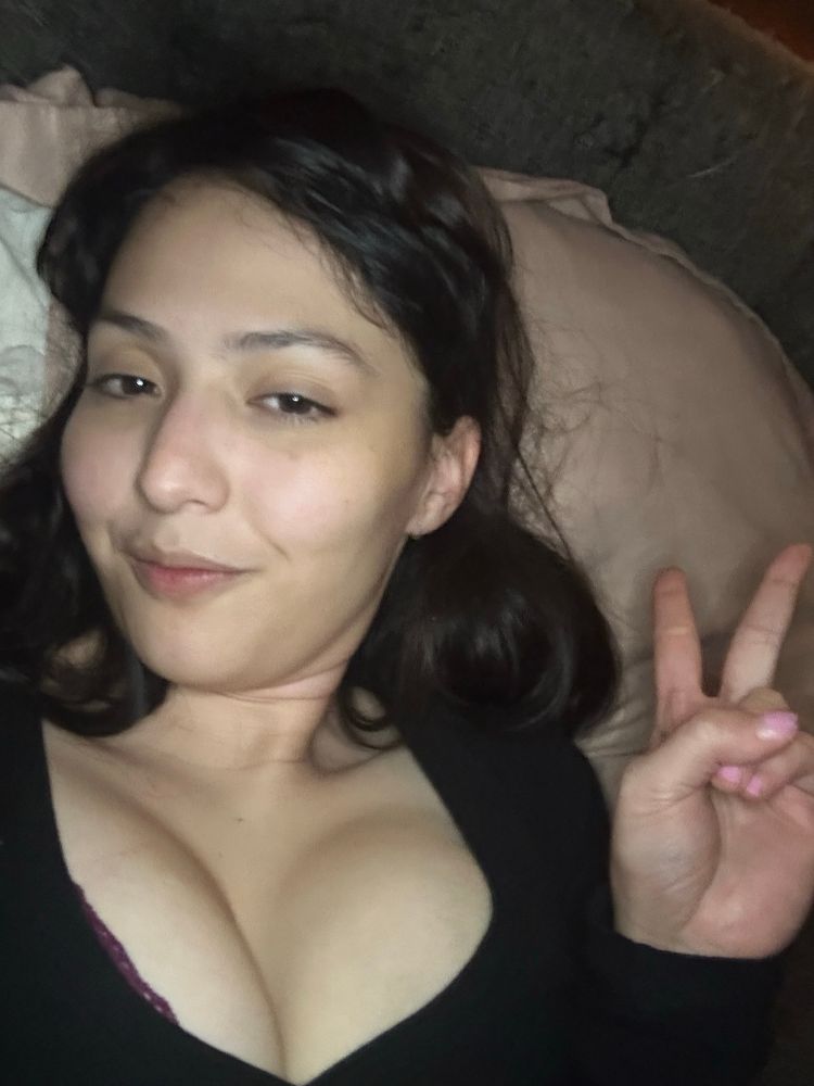 Selfie of me with pea sign 