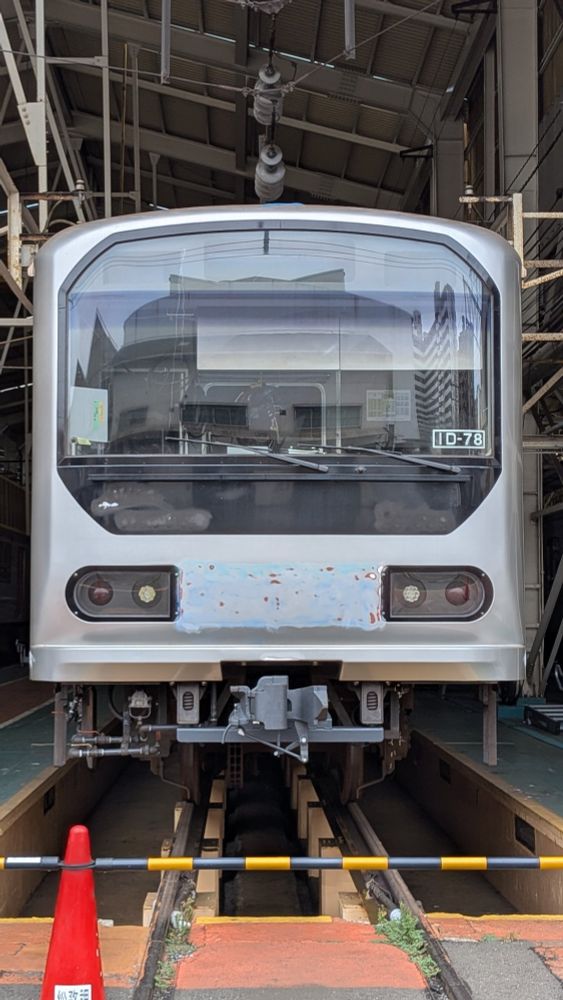 The front face of TWR 70-000 series without chowcatchers and new couplers