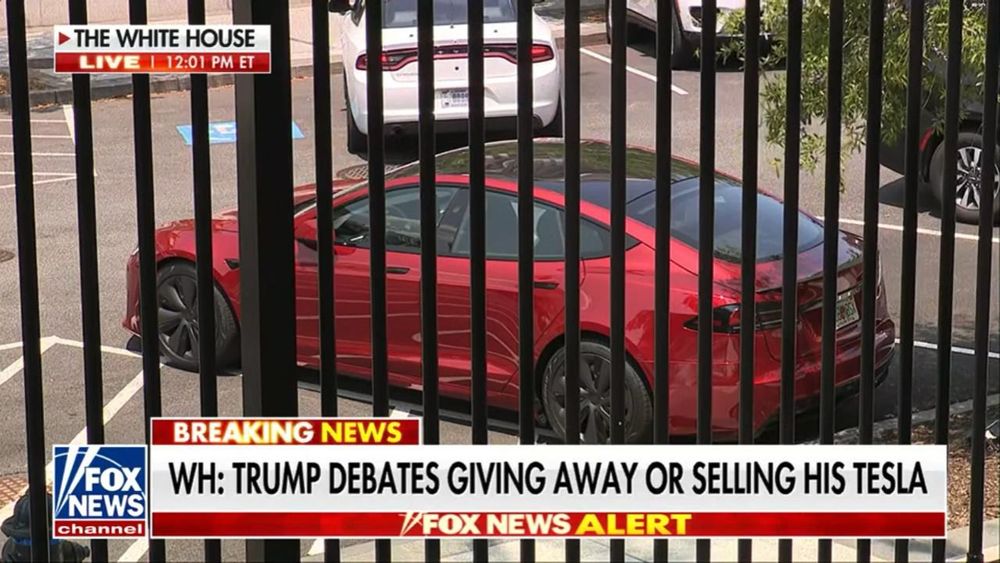 BREAKING NEWS
WH: TRUMP DEBATES GIVING AWAY OR SELLING HIS TESLA

FOX News • 2025-06-06 12:01 ET

