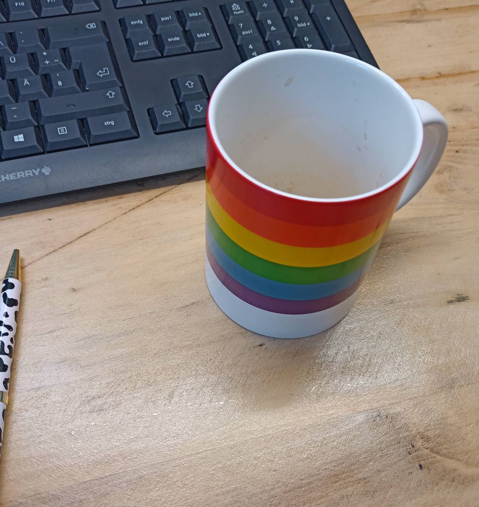 Tasse in pride Farben