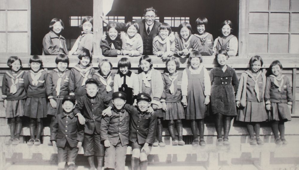Class photograph of the Noboricho Elementary School, circa the 1930s. From the Hiroshima Peace Memorial Museum. 