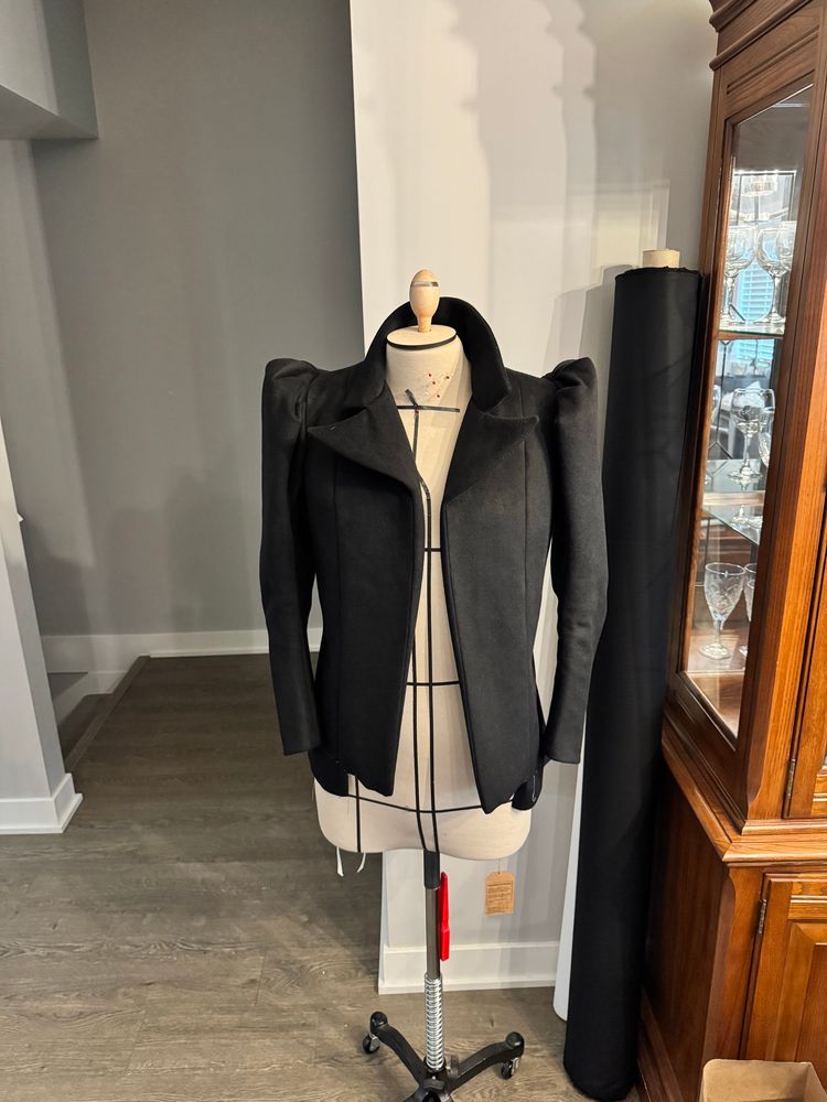 A jacket whose sleeve caps are properly puffed. 