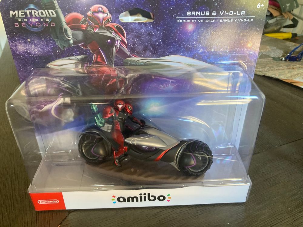 Image of the Metroid Prime 4: Beyond Samus and Vi-o-la amiibo, which is longer than any other amiibo i am aware of
