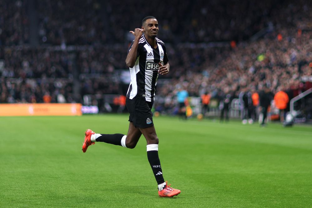 Alexander Isak scores for Newcastle