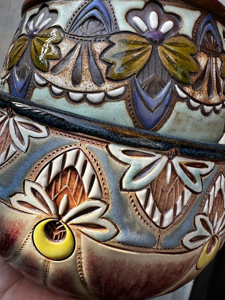 Close up patterns on two yarn bowls. 