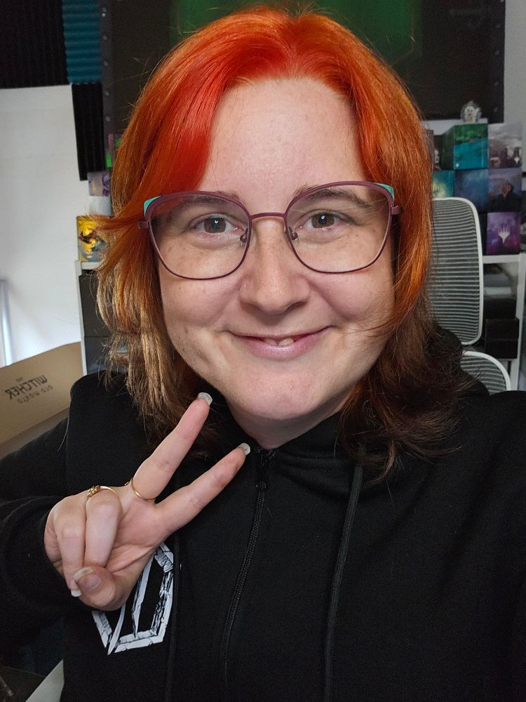 Selfie pour montrer ma nouvelle coupe plutôt courte et dans un dégradé du orange cuivré sur les racines au brun chocolat sur les pointes ! 