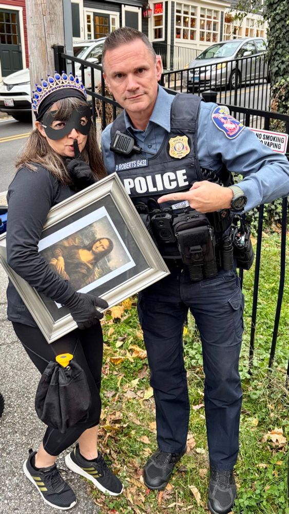 Louvre Thief and Police Officer