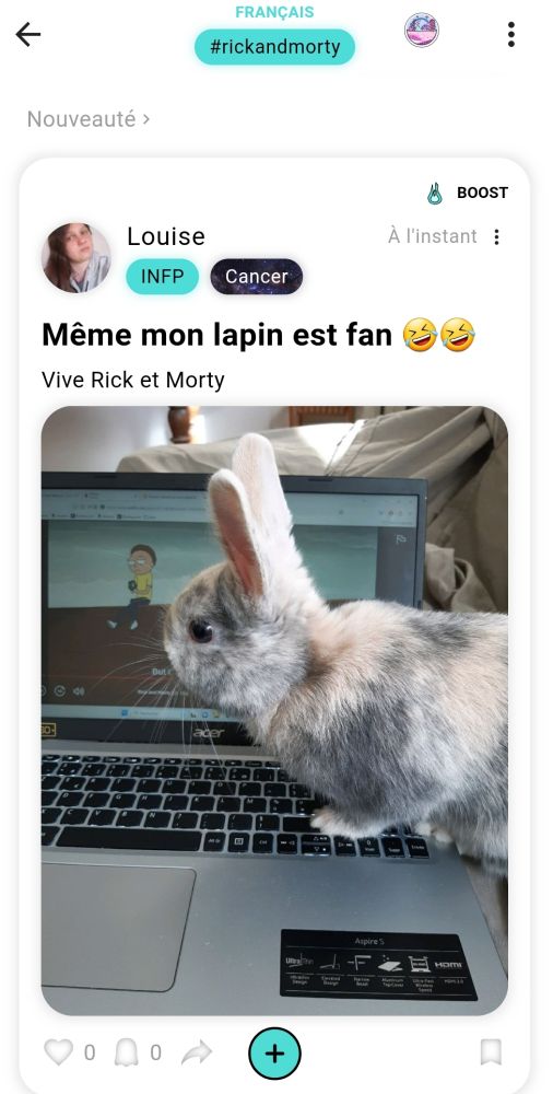 Capture d'écran d'une de mes publication sur l'appli boo, j'ai posté une photo de mon lapin ratio devant mon ordinateur qui diffuse Rick et Morty avec le texte "même mon lapin est fan 🤣🤣 vive Rick et Morty"