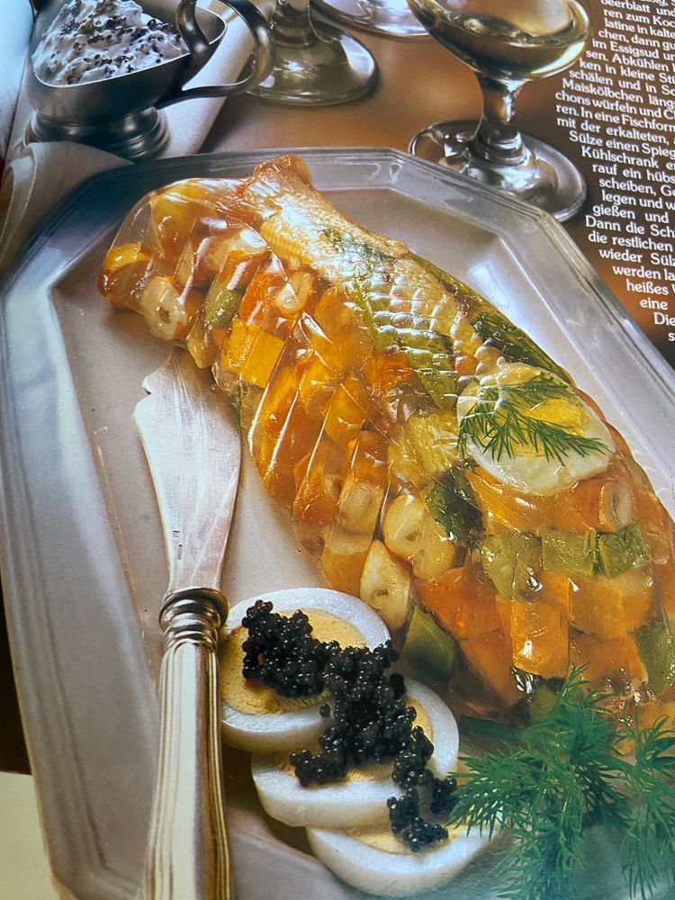 Foto von altem Kochbuch. Leider keine Infos.