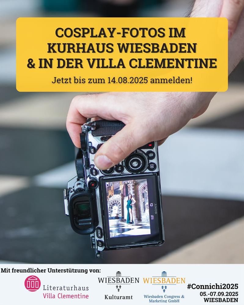 Cosplay-Fotos im Kurhaus Wiesbaden und in der Villa Clementine
Jetzt bis zum 14.08.2025 anmelden!

Abgebildet ist eine Kamera, in der man die Vorschau eines Cosplayfotos im Kurhaus sieht. Außerdem sind die Sponsorenlogos der Villa Clementine, Wiesbaden Congress und Marketing und dem Kulturamt Wiesbaden abgebildet.