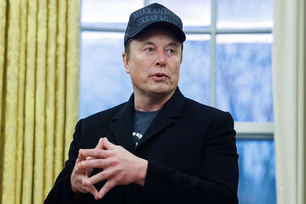Musk. In the Oval Office. Not in a suit.