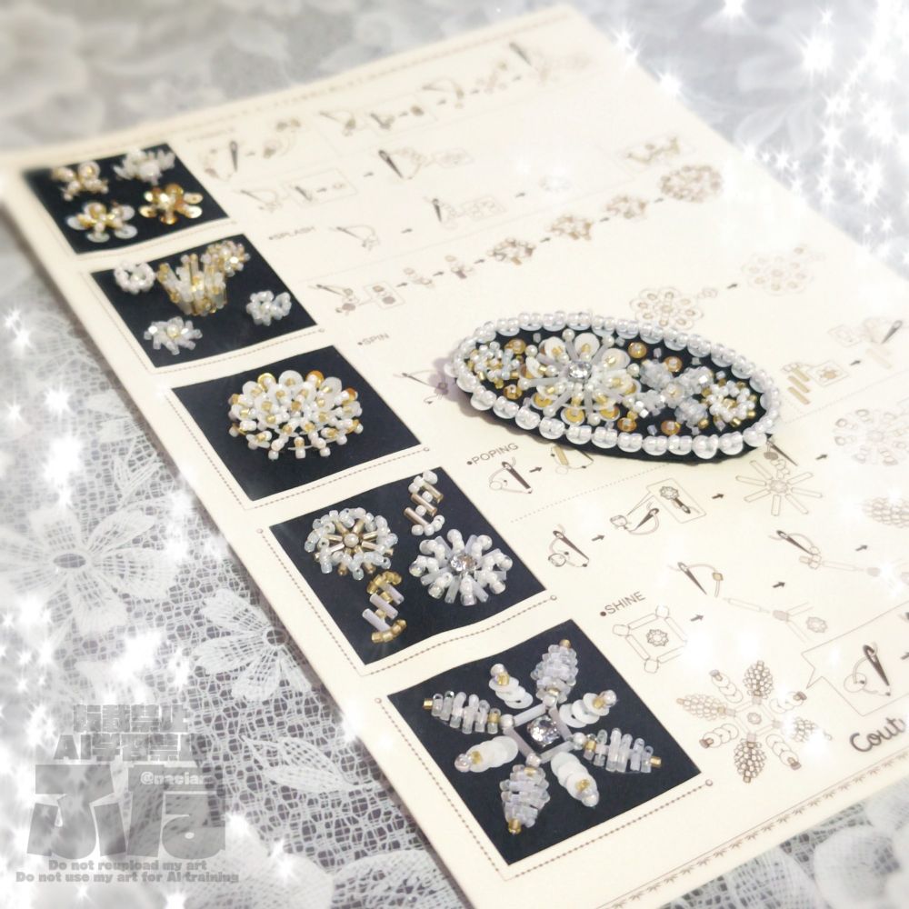 フェリシモさんの
「はじめてさんのきほんのき」
気軽にはじめるビーズ刺しゅうの会
⑥ビーズで立体的に刺しゅう
サンプラーカードとブローチ

カードが歪んじゃった笑