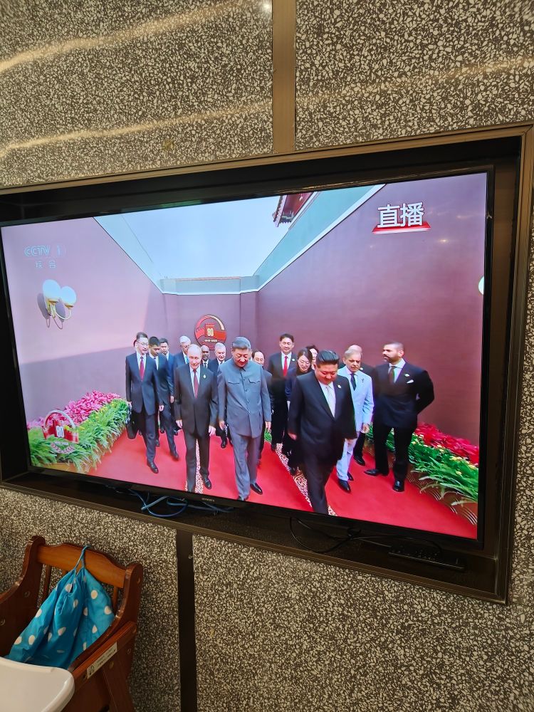 Xi Jinping rodeado por Putin y Kim Jong Un, entre otros