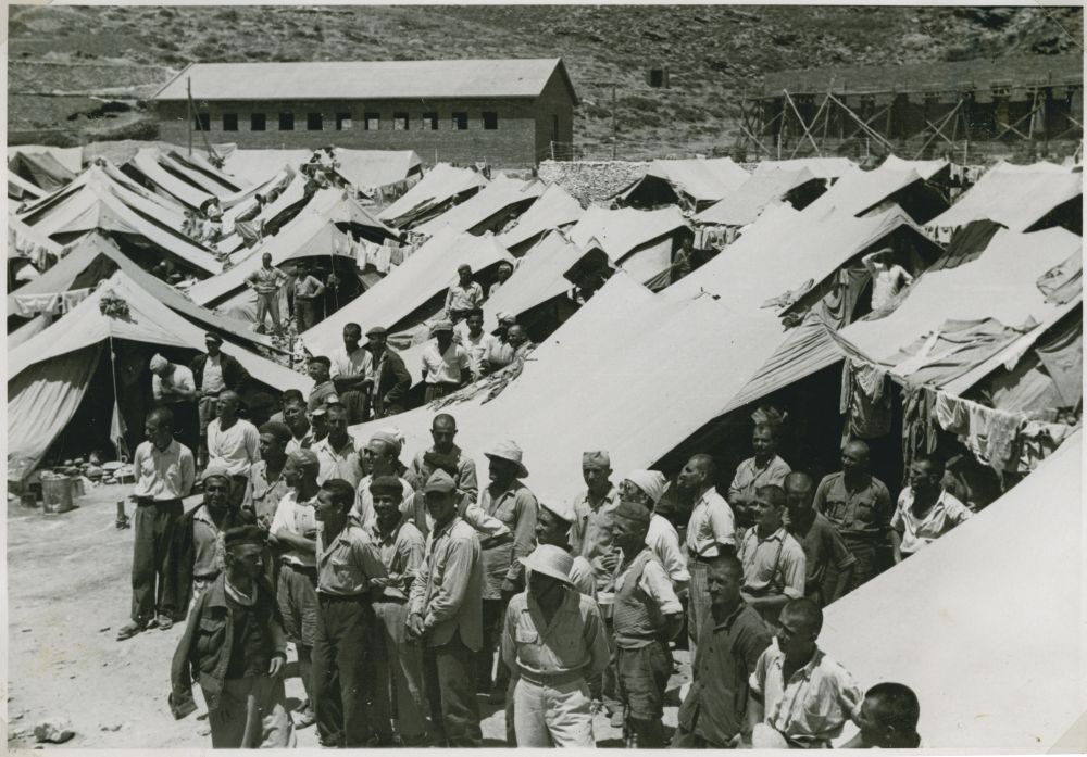 Gyaros Island of Exile - Penitentiary camp nr.4, detainees gathered near their tents - ICRC V-P-HIST-E-05813.JPG 13.06.1948