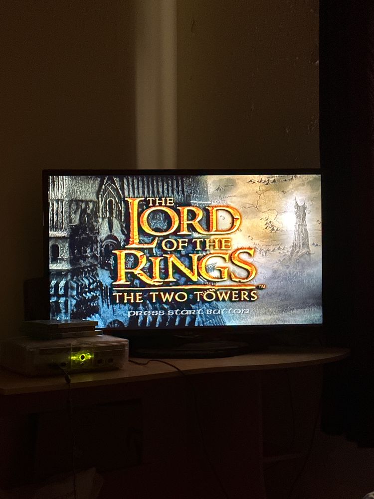 TV displaying Lord of the Rings Two Towers on the original Xbox