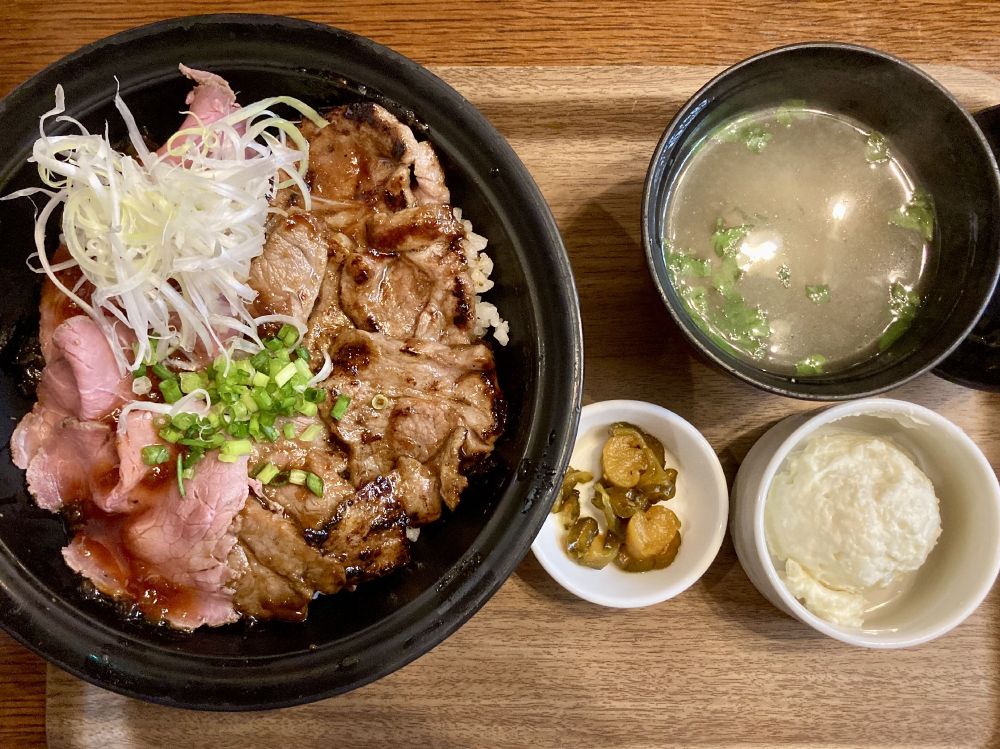 ジンギスカンとローストビーフ丼