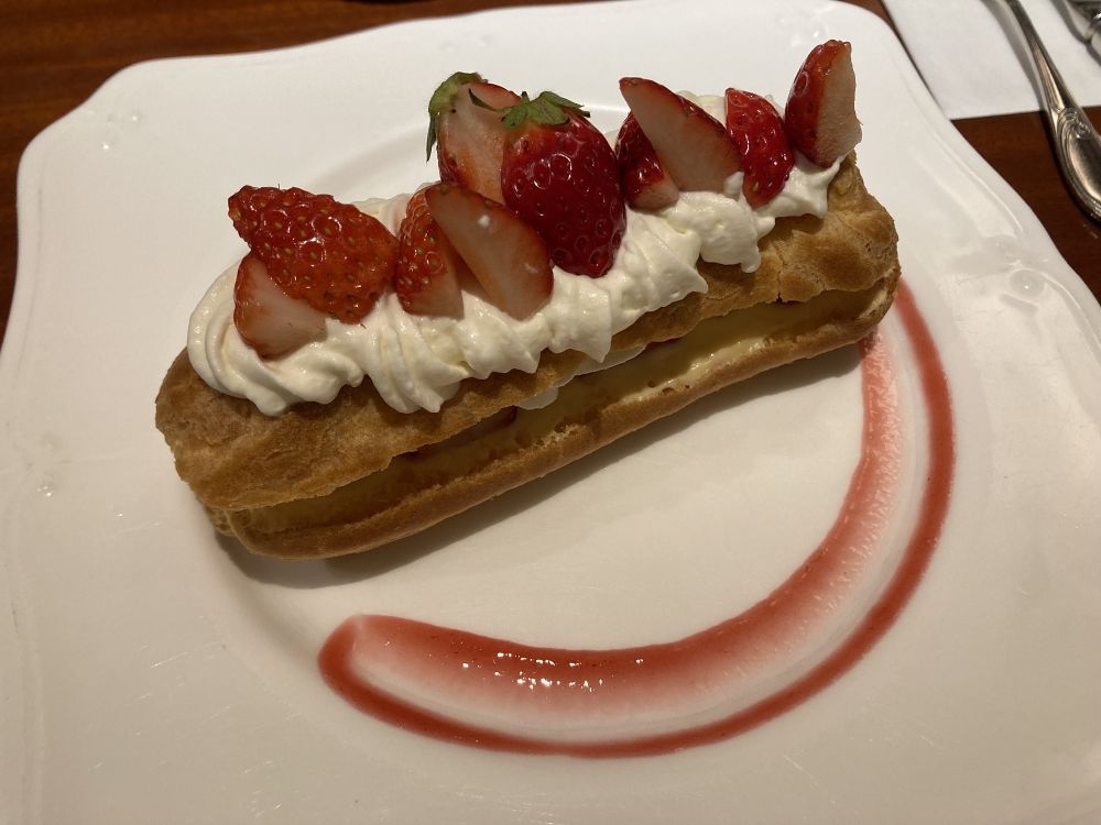 いちごのエクレア