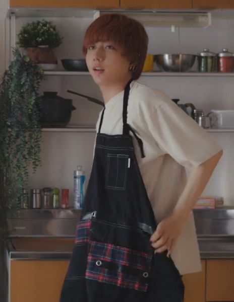 Chiaki is in a black apron.