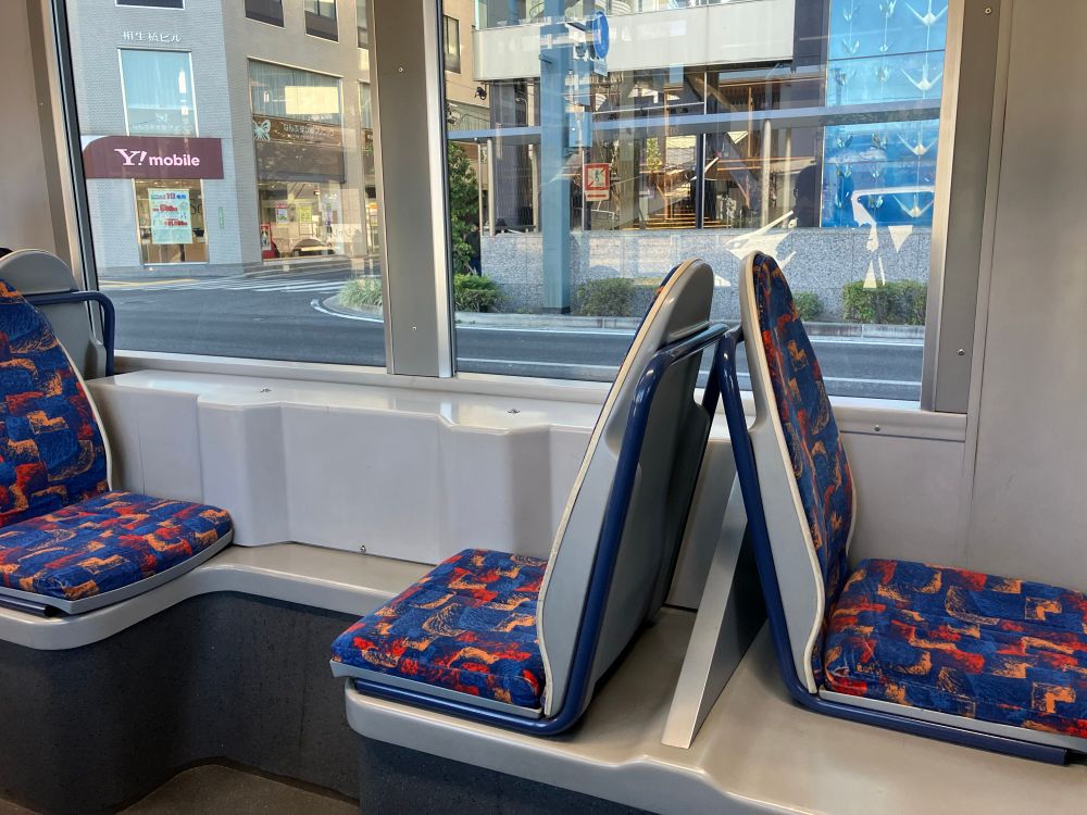 広電5000形「グリーンムーバー」車内