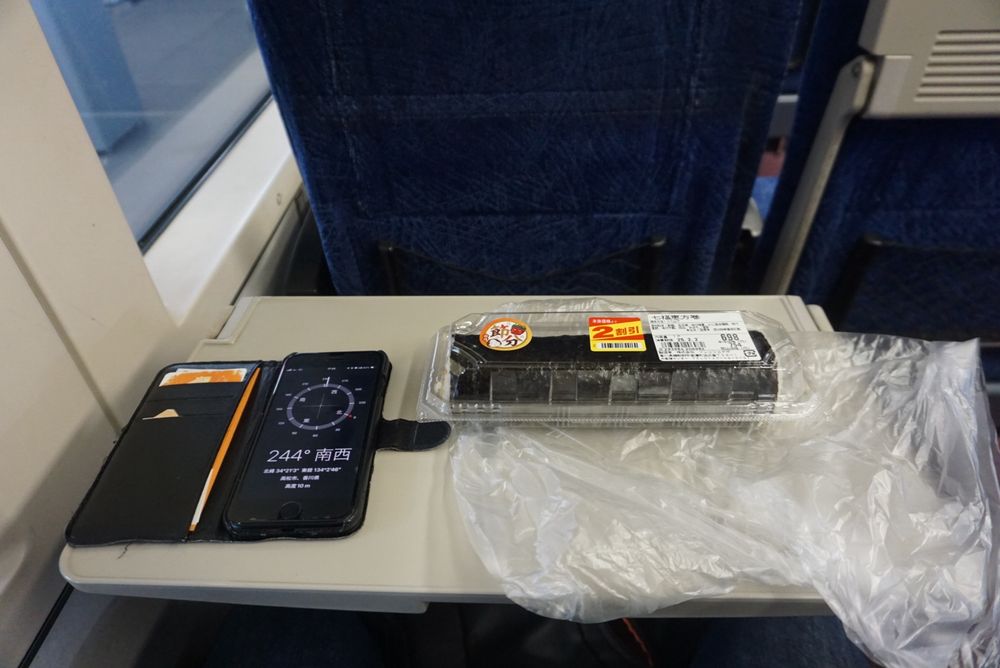 高松駅から進行方向がちょうど恵方「西南西」
ちなみに予讃線で2駅先には鬼無駅があり、こちらもほぼ西南西の向きにあるそうです。