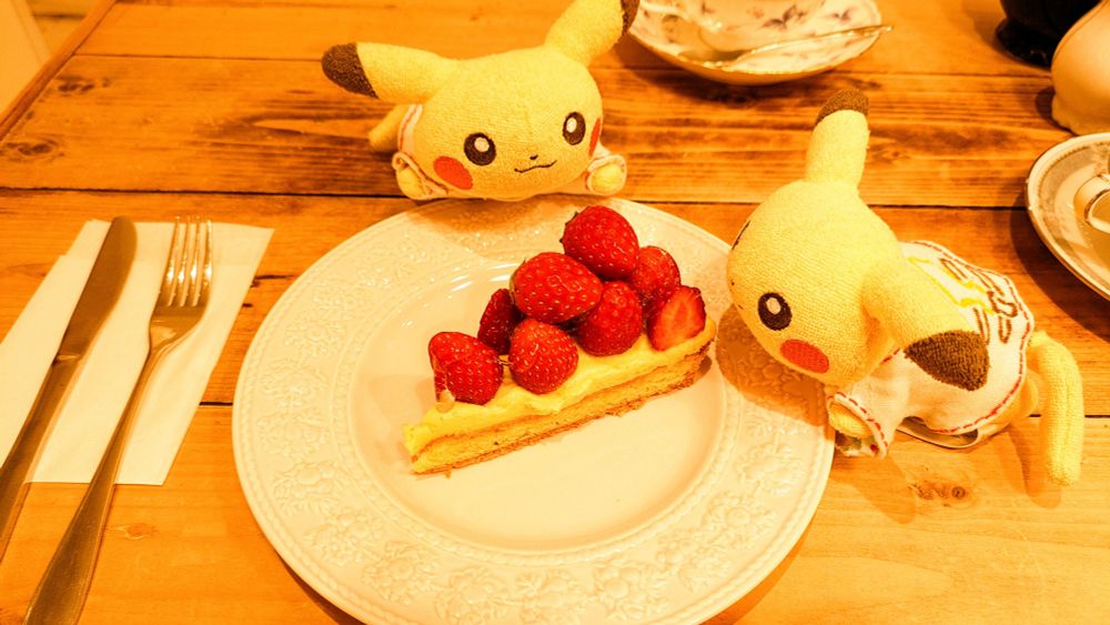 苺のタルト

キルフェボンのタルトも美味しかったけど、苺ゴロゴロ乗ったこのお店の苺タルトの方が好きだー!!🍓✨🫶