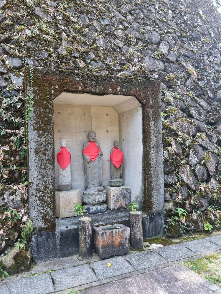 Statue dans un temple au Japon
