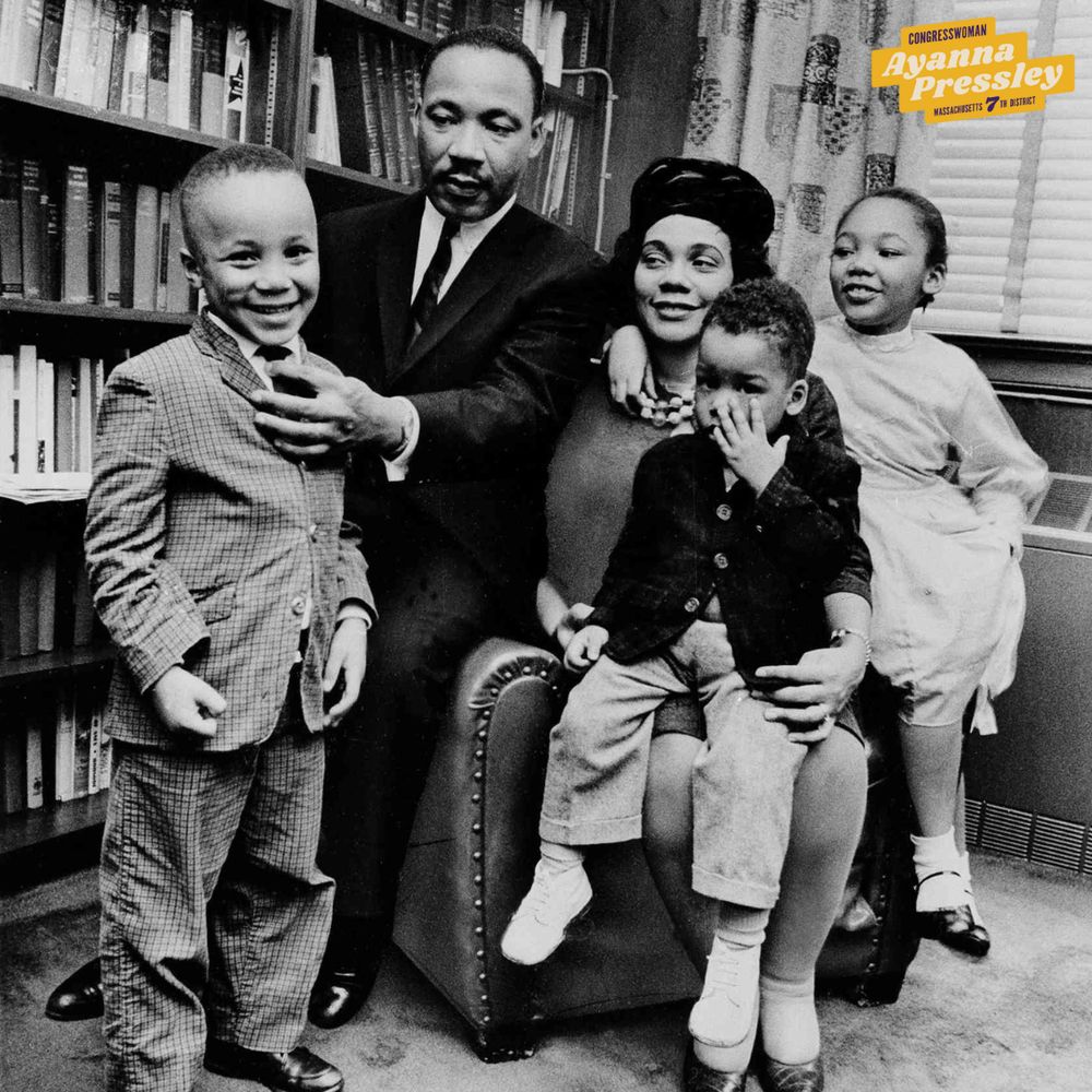 A photo of Dr. Martin Luther King Jr. & his family. 