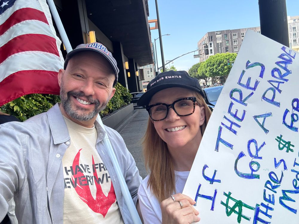 Jon Cryer and Leah Thompson attend the No Kings protest in Los Angeles 