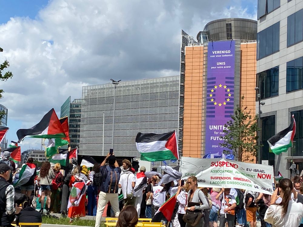 Protest outside of the EU Commission in support of Palestine and against the EU-Israel Association Agreement. 