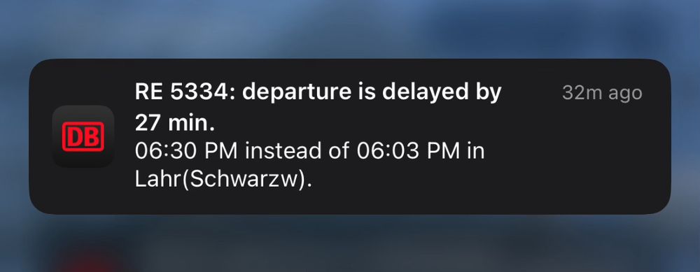 Capture d’écran d’une notification informant d’un départ de train retardé de 30 minutes à la DB en Allemagne.