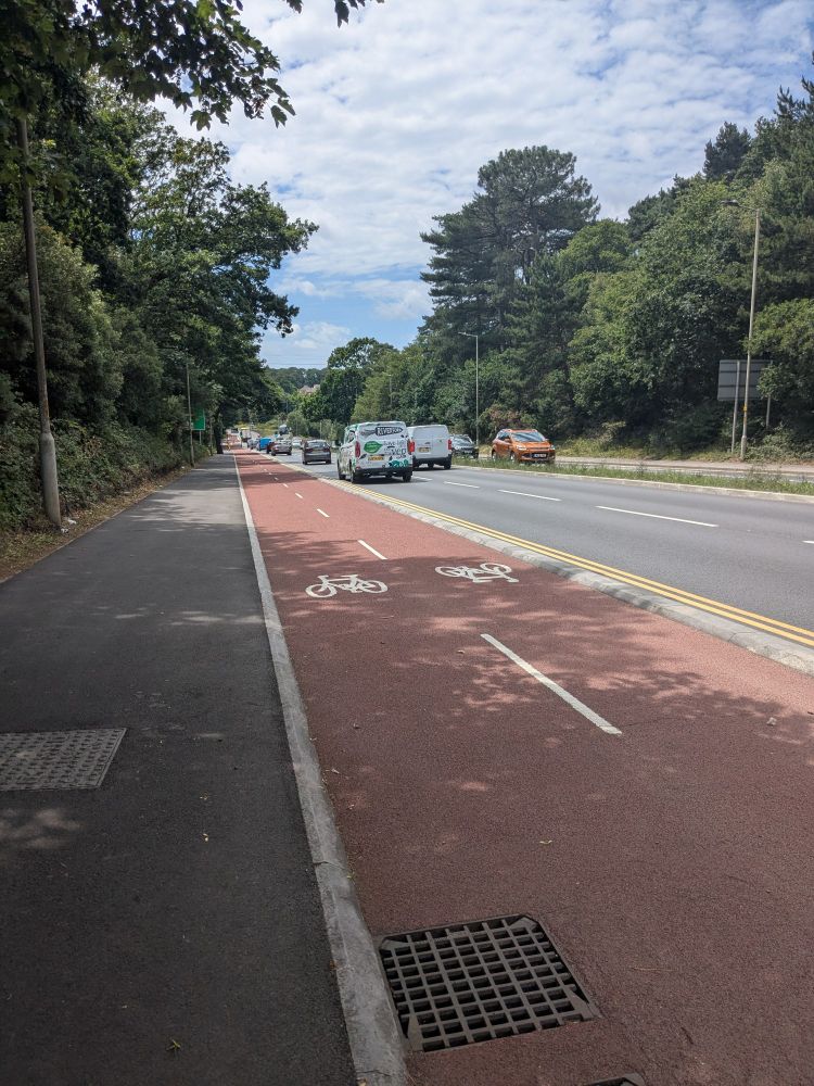 Lovely red-surfaced bi-directional cycle track alongside a busy dual carriageway.