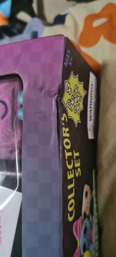 A close up of the bump in the box