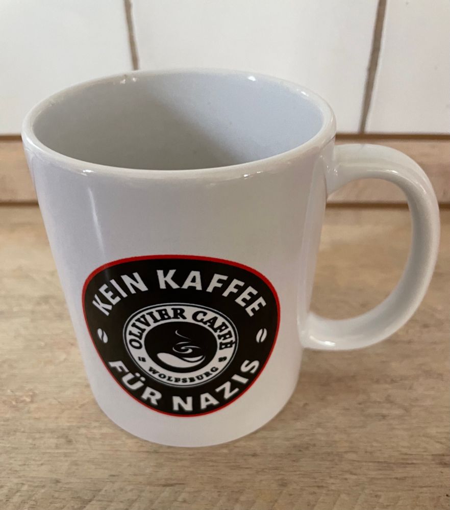 Kaffeebecher mit der Aufschrift Kein Kaffee für Nazis