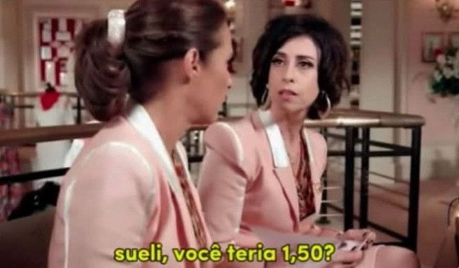 Fátima olhando para a Sueli e perguntando se ela teria R$1,50.