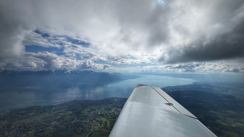 Vue panoramique aérienne du lac Leman.