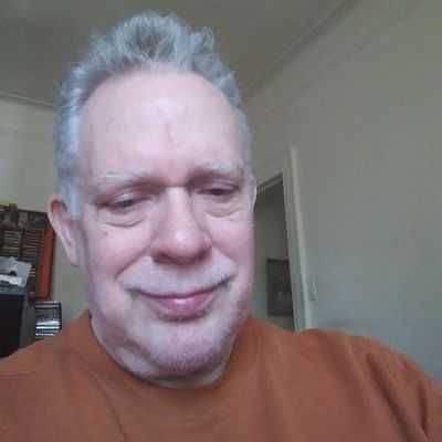 Image of Dale Walsh with a closed mouth smile.