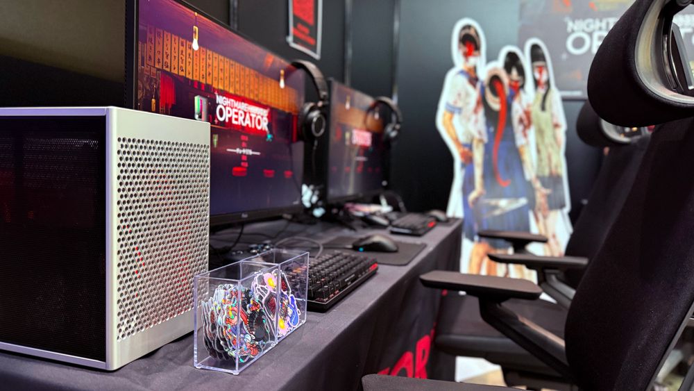 PC Demo stations with monitors displaying NIGHTMARE OPERATOR's start screen.