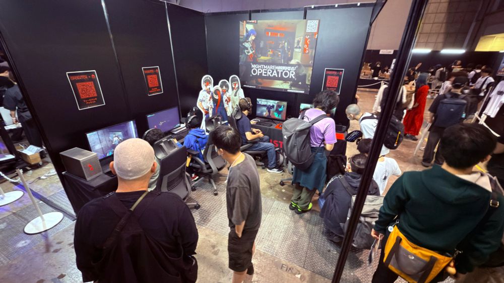 Several people playing the demo version of NIGHTMARE OPERATOR.