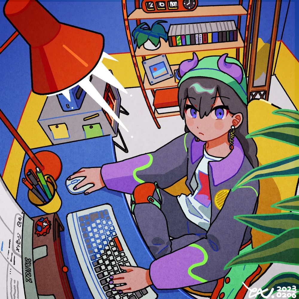 赤や青や黄色などカラフルな家具のある部屋でツノの生えたオリジナルキャラクターがパソコンを使っているイラスト