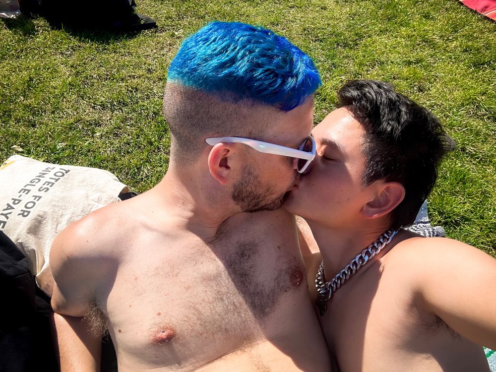 i make the mouth to mouth with blue hair cutie