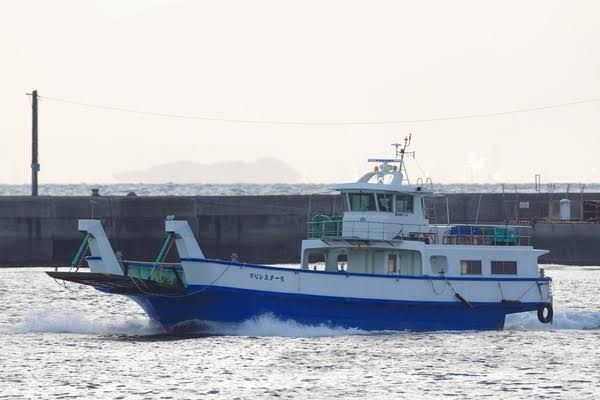 19トン小型フェリー
次席船長 (兼 機関長 ※非公式社内役職)
兼 運航管理者代行
(白色の高速客船と同じ会社)