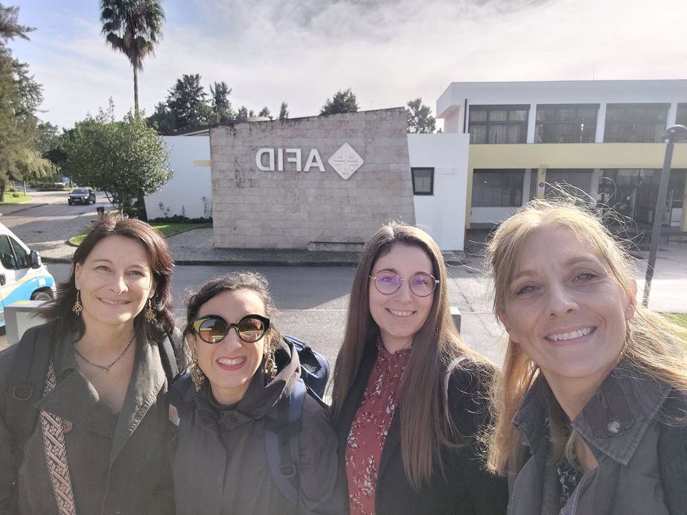 📢 [𝐋𝐞𝐬 𝐩𝐚𝐫𝐭𝐞𝐧𝐚𝐢𝐫𝐞𝐬 𝐞𝐮𝐫𝐨𝐩𝐞́𝐞𝐧𝐬 𝐝𝐮 𝐩𝐫𝐨𝐣𝐞𝐭 𝐃𝐢𝐓𝐋 𝐝𝐨𝐧𝐭 𝐟𝐚𝐢𝐭 𝐩𝐚𝐫𝐭𝐢𝐞 𝐂𝐡𝐞𝐨𝐩𝐬] se rencontrent pour la deuxième fois sur Lisbonne.
🚗 Seront travaillées la présentation des rapports nationaux, et des recommandations concernant la formation des personnes en situation de handicap dans les métiers du transport et de la logistique.
✨Ce sera l'occasion du lancement de la partie pilotée par Cheops sur la mise en place d'une boîte à outil de la compensation européenne.
📢 Bérengère Castelain et Véronique RUIZ JIMENEZ sont accueillies dans un esat de Lisbonne pour le temps de la réunion.
avec AFT TRANSPORT & LOGISTIQUE