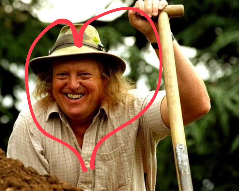 Phil Harding smiling adorably, holding a shovel and wearing his trademark field hat.