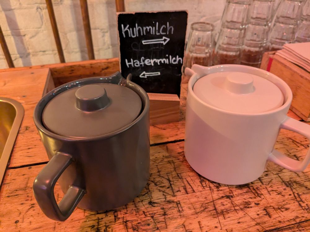 Kuhmilch und Hafermilch