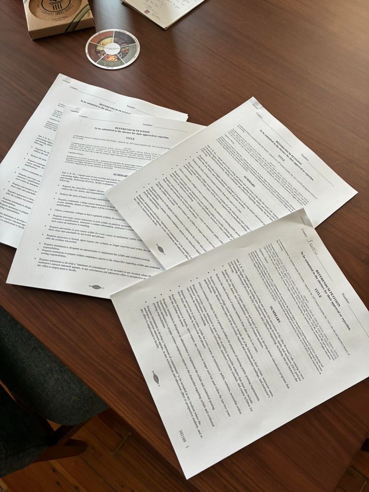 Referendum petition booklets with tons of available places to sign!