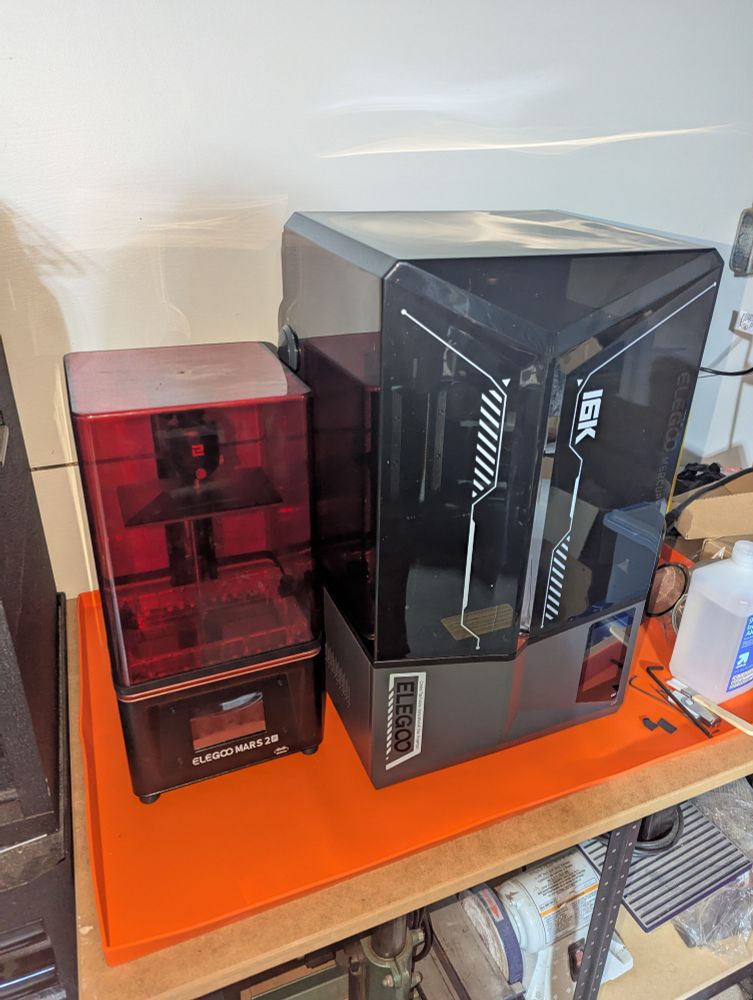 Elegoo Saturn 4 ultra 16k next to mars 2 pro