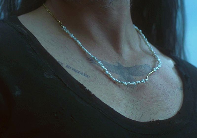 the stubble on ed/taika's chest 