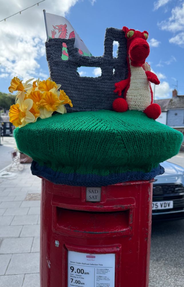 Post box cover. Welsh flag, dragon, castle daffodils 