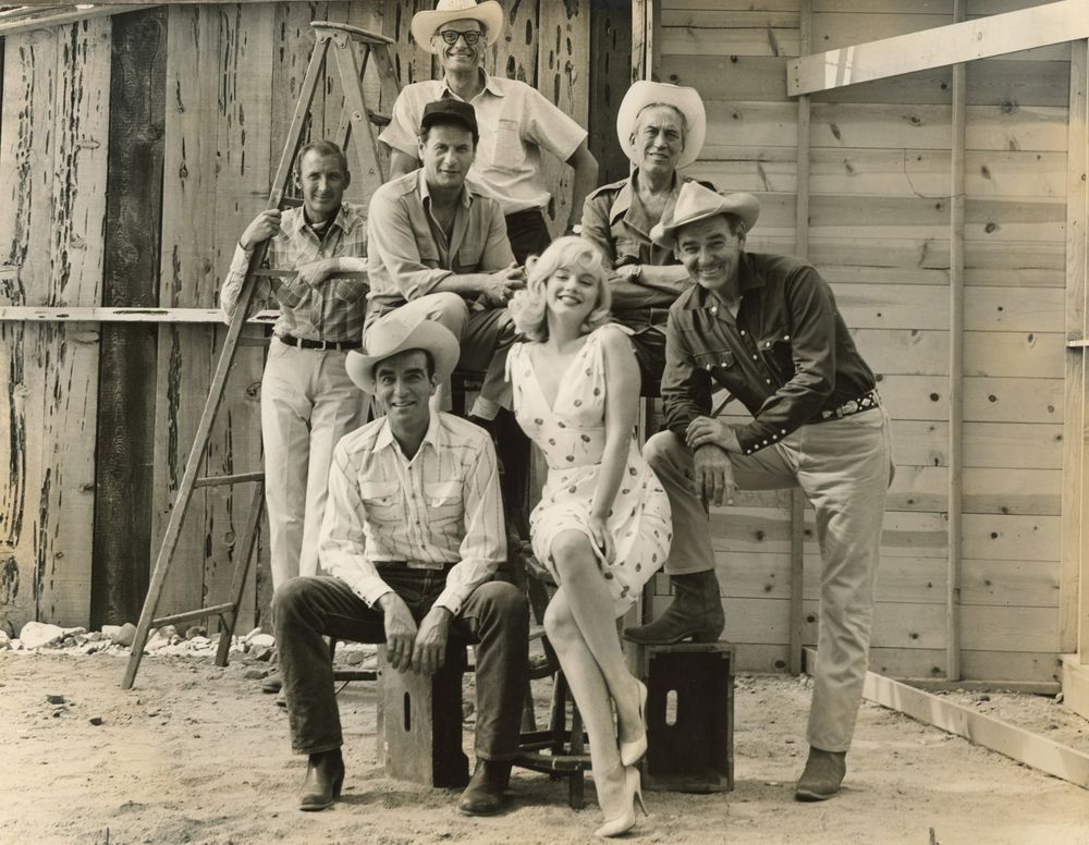 group photo on a movie set, Monroe, Gable, Wallach etc